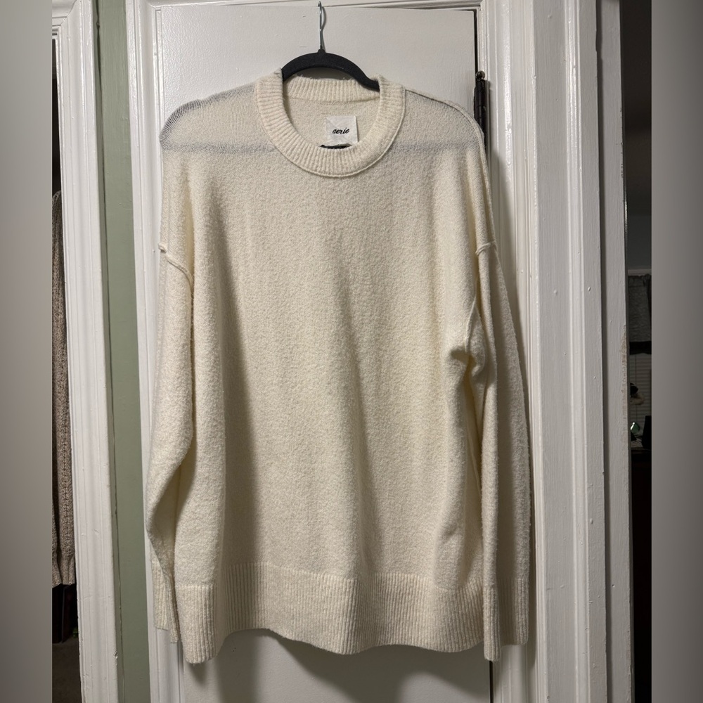 Aerie women’s pullover sweater Size M
Beige